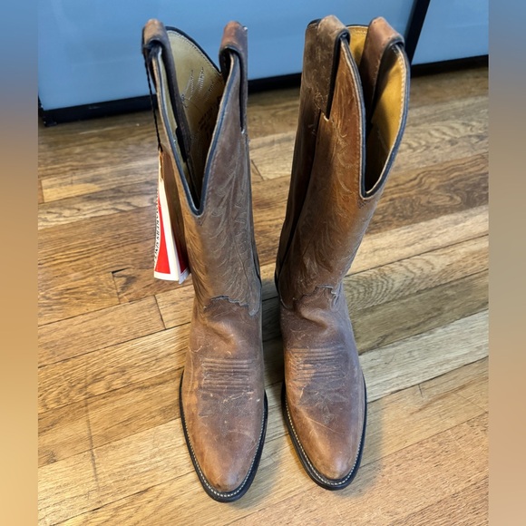 Brand new with tags. Unisex distressed Justin Western boots. - Picture 2 of 6